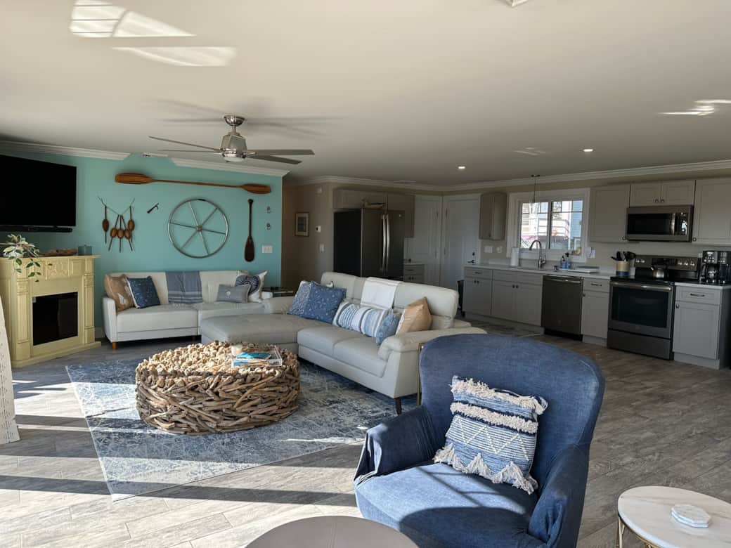 Living and Kitchen 