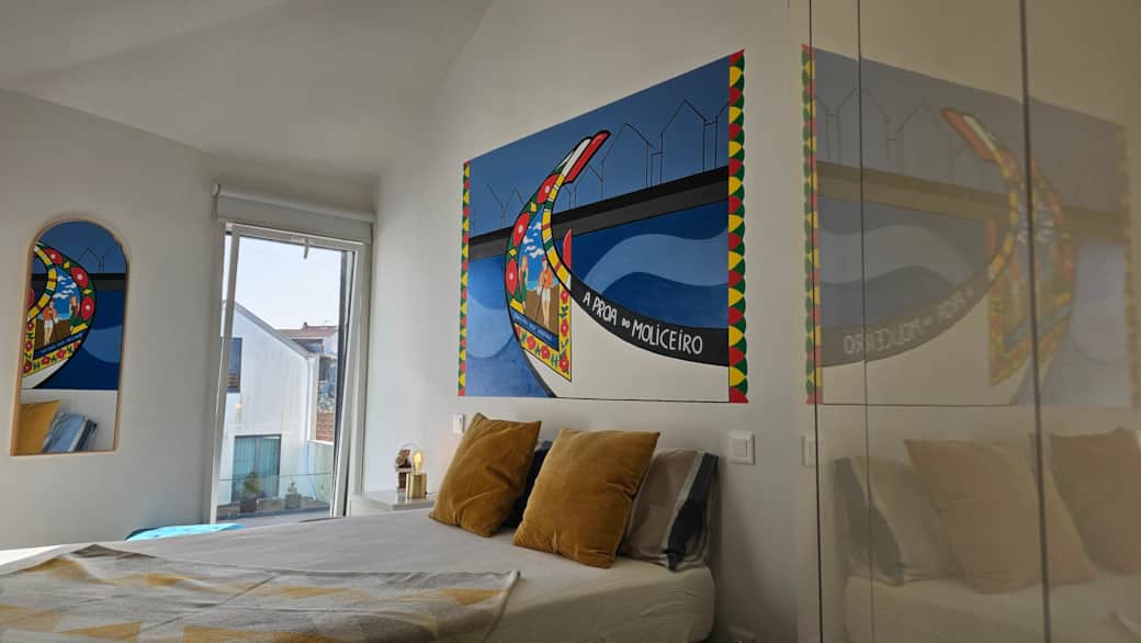 Cozy and fabulous bedroom with original wall art