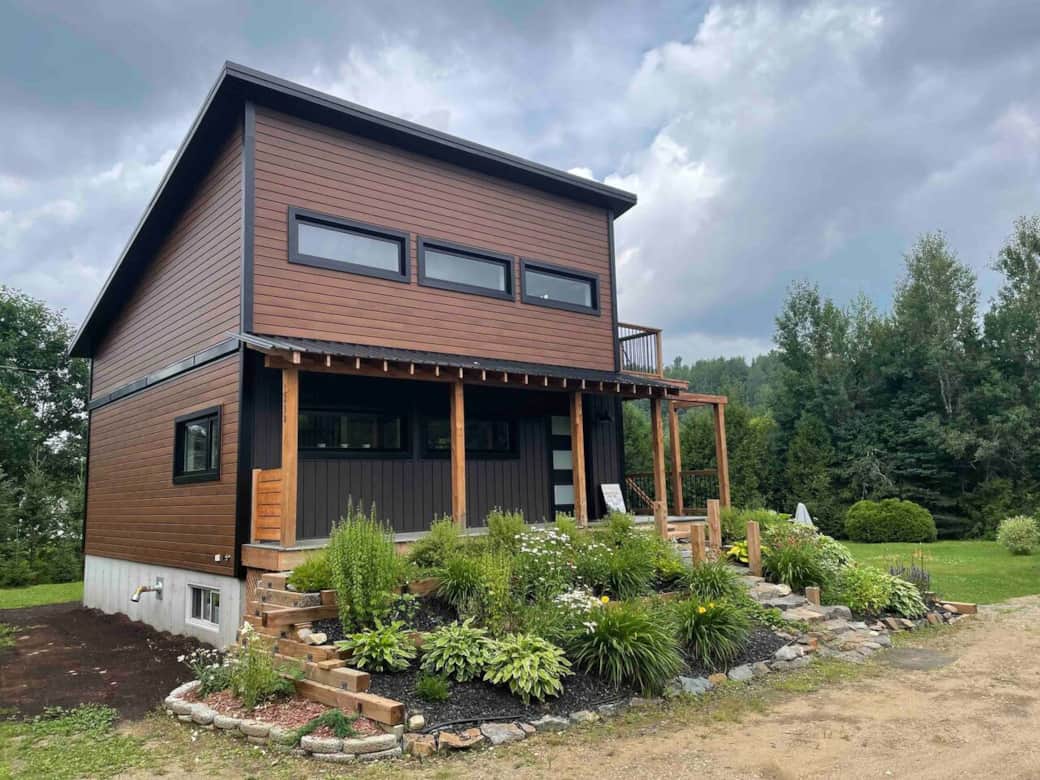 Vue du chalet en été 
