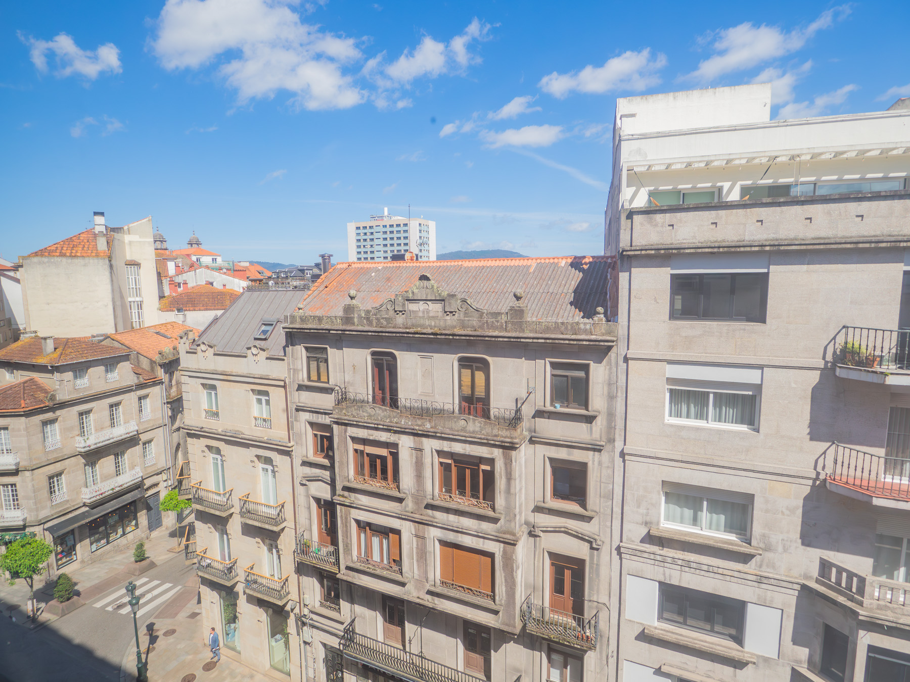 Policarpo Sanz 1, 306 by YBH