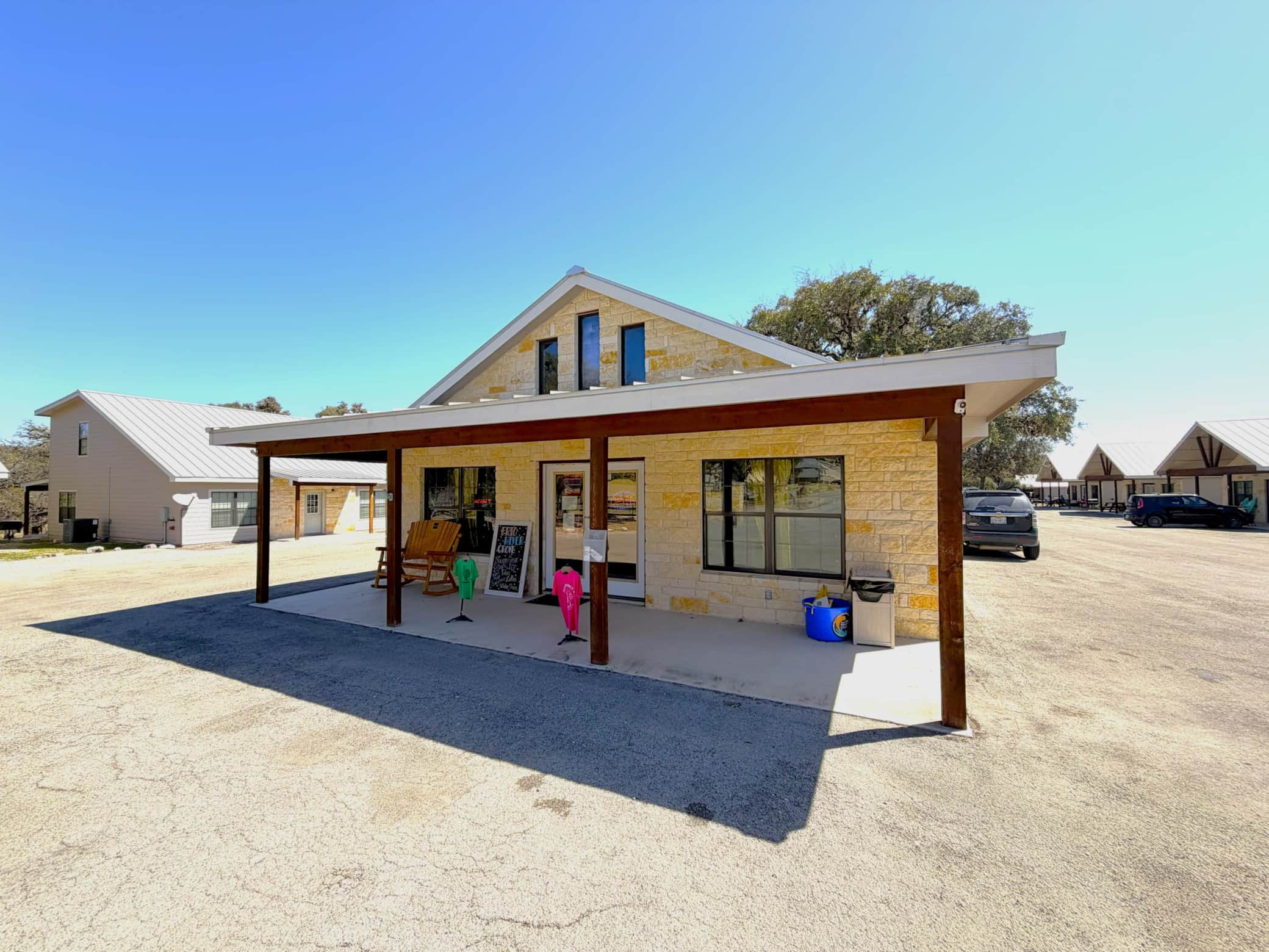 Guest Services/River Store