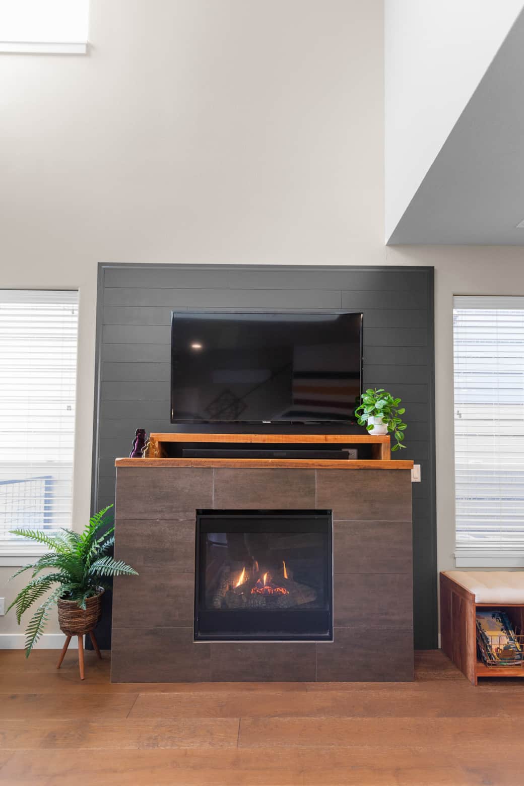 LIVING ROOM 6