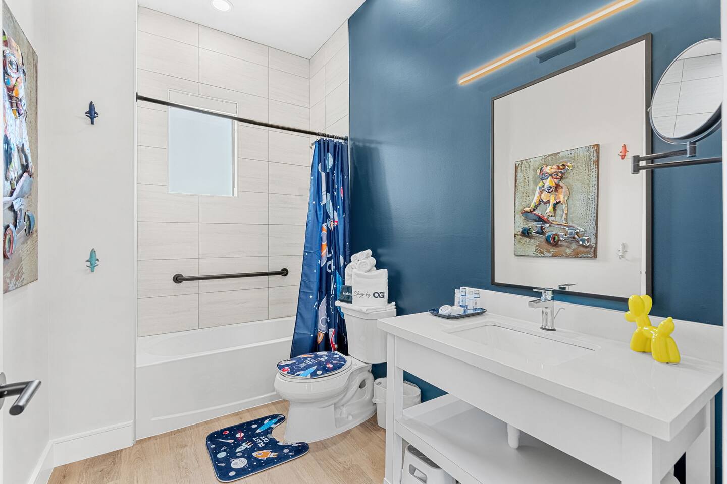 Enjoy a sleek and functional bathroom, where every detail adds to your comfort.