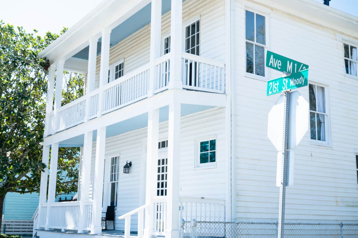 white-magnolia-at-the-corner-of-moody-avenue-and-m-and-a-half