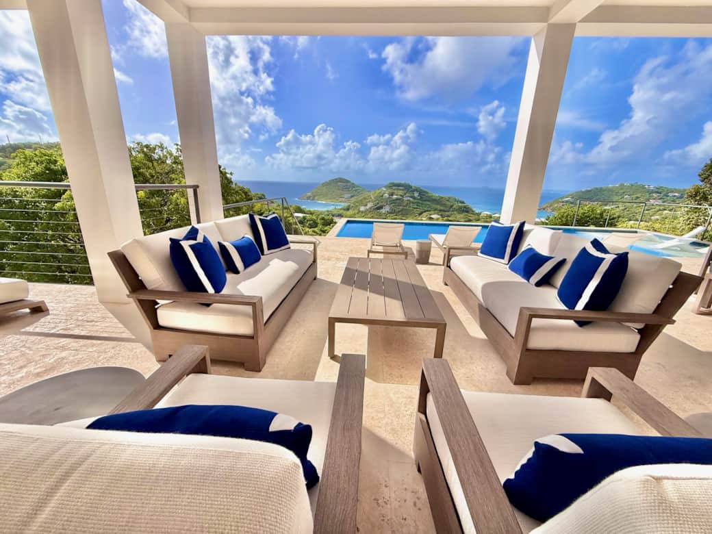 Amazing outdoor luxury lounge areas Amazing outdoor luxury lounge areas