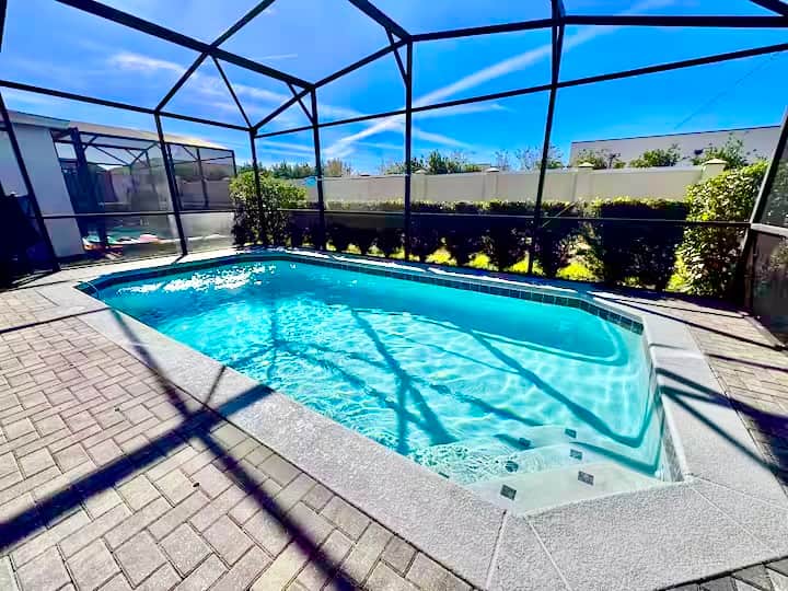 Large pool deck