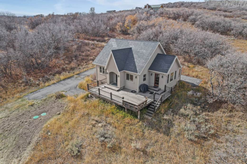 Welcome to a unique hideaway that offers stargazing, wildlife watching, and pure quiet, yet puts you just a short drive from Park City's buzzing nightlife, dining, and shopping scenes.