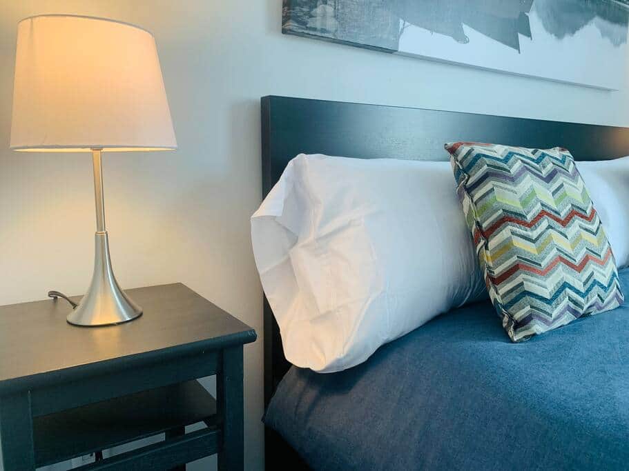 Room with 1 queen bed 