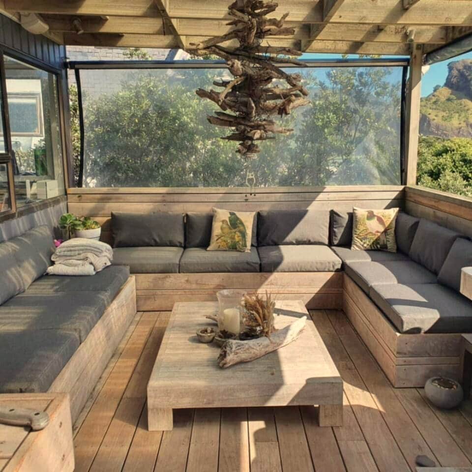 Front Deck Lounge