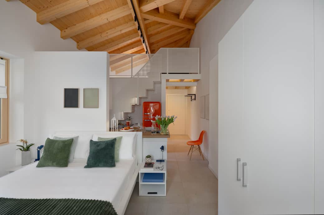 Open-space studio apartment