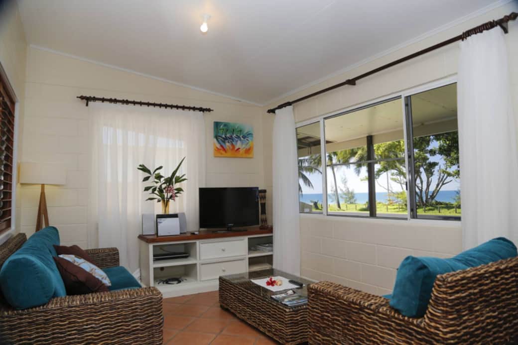 Shalom by the Sea - Living room 