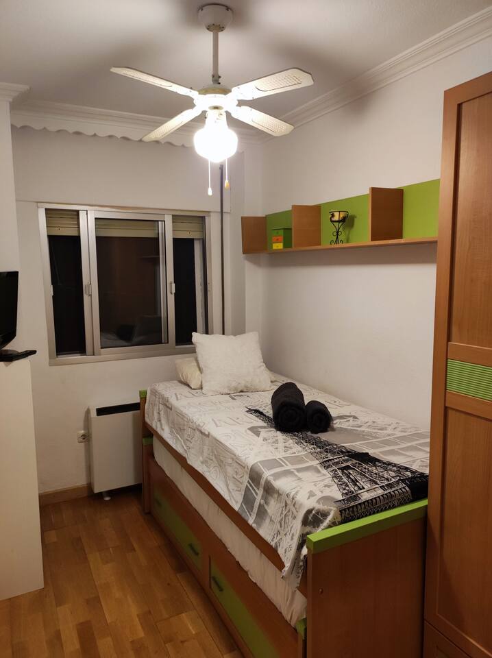 Habitación Litera con Desayuno y Metro Directo al Centro en 17 min