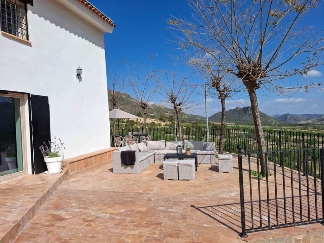 Mobiliario de terraza para disfrutar de las vistas.