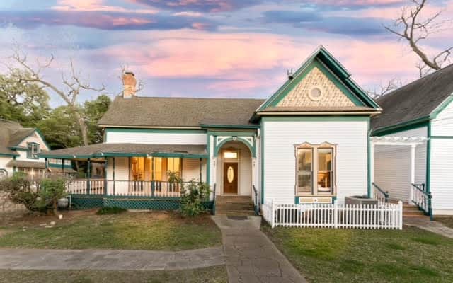 The Wildflower House – Historic folk Victorian home with three bedrooms and charming porches The Wildflower House – Historic folk Victorian home with three bedrooms and charming porches