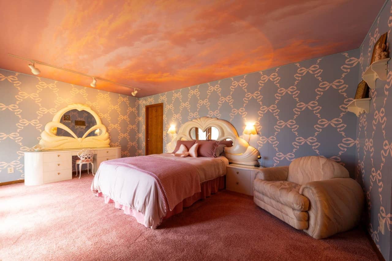 Daydream bedroom with cloud ceiling mural