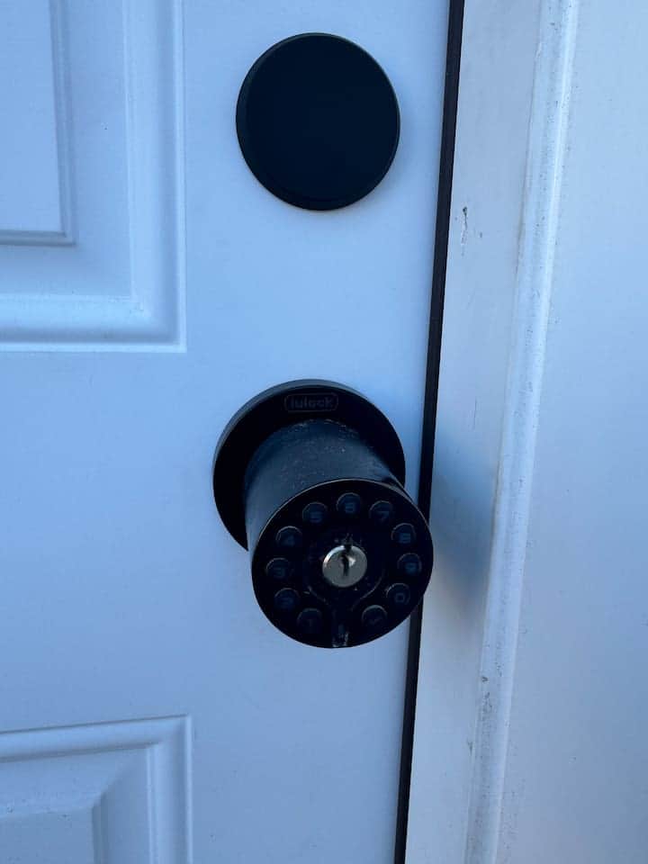 Code lock and extra lock inside.
