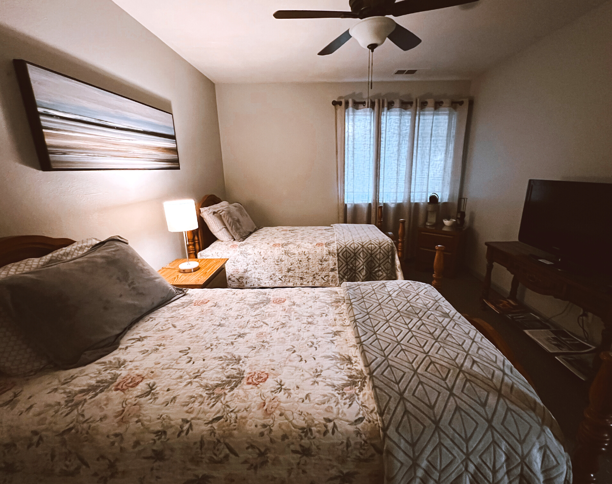 Juniper Room at Tall Timbers Bed & Breakfast Vacation Home in Shasta