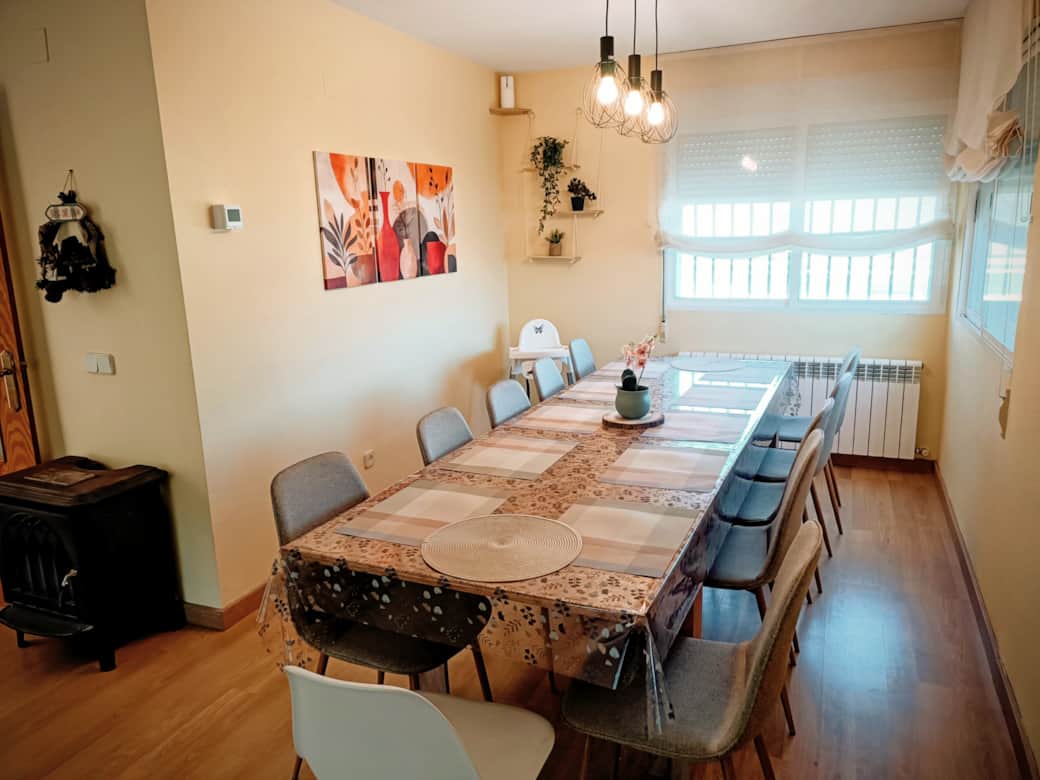 Casa rural para familias numerosas Madrid comedor
