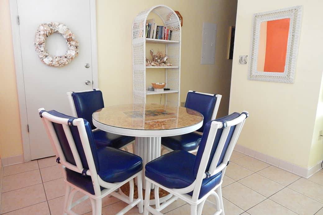 32 - Dining Area