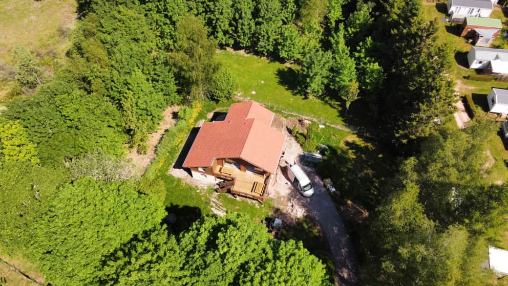 Vue aérienne chalet en rénovation