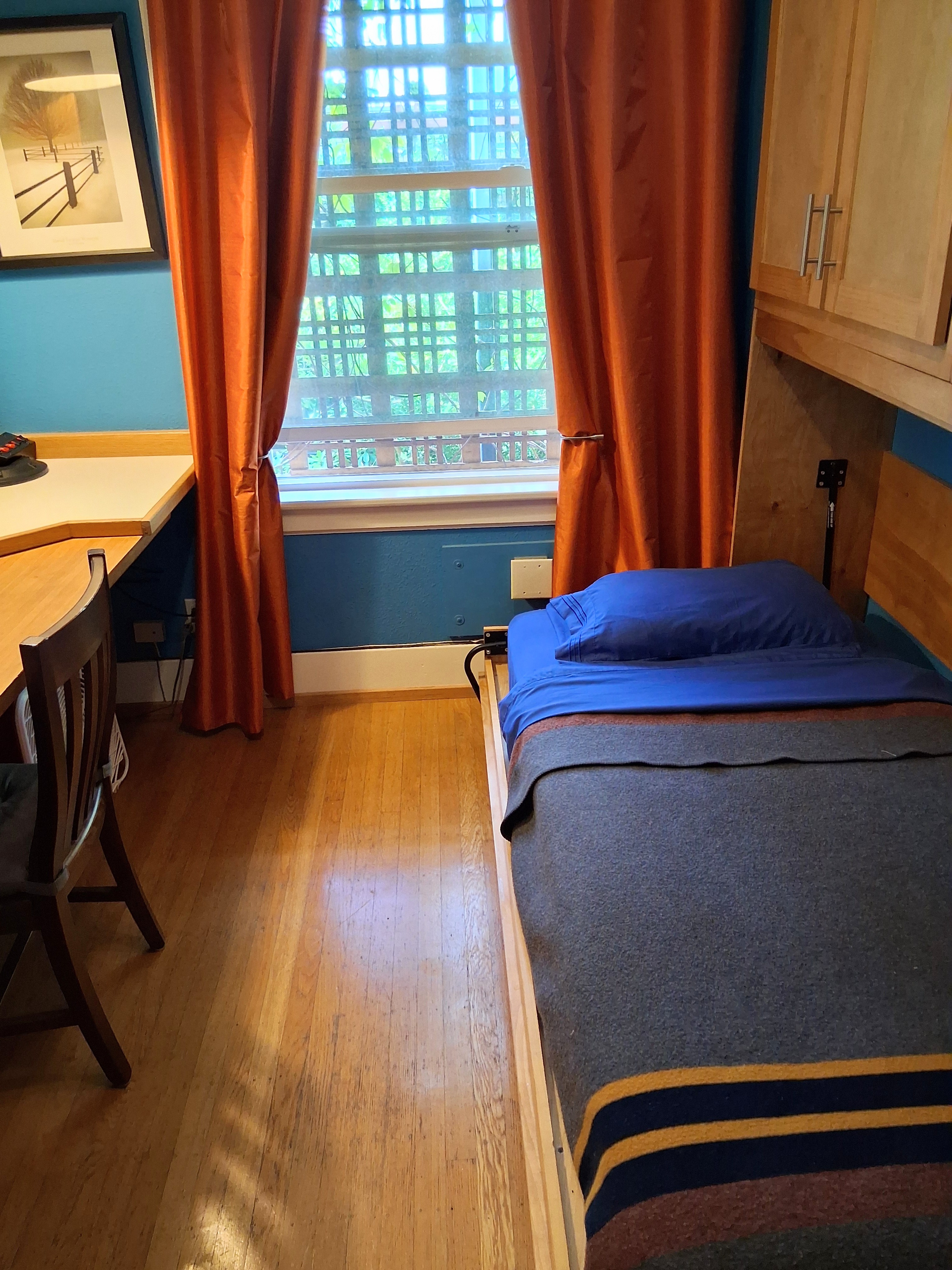 Pull out the twin-sized murphy bed and crack open the window to hear the big outdoor fountain on the west side 