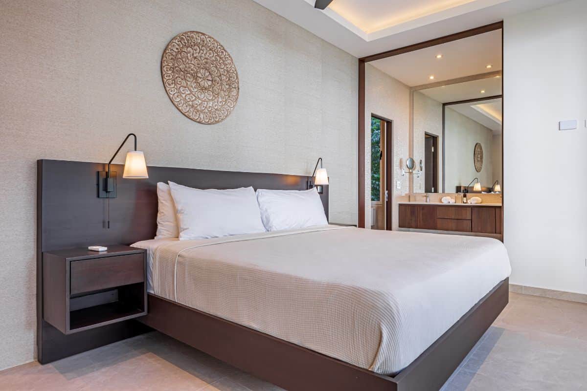 Bedroom with ensuite bathroom, walk-in closet at Villa Sueño.