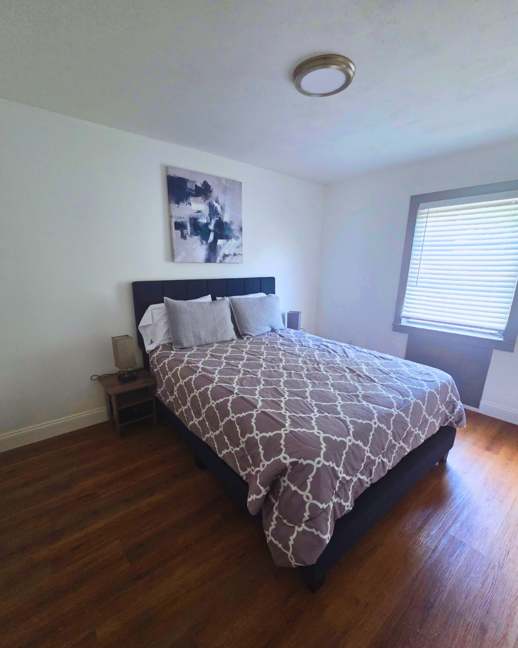 Spacious 2-bedroom studio with a full kitchen, workspace, and cozy living area. Lakeland, FL