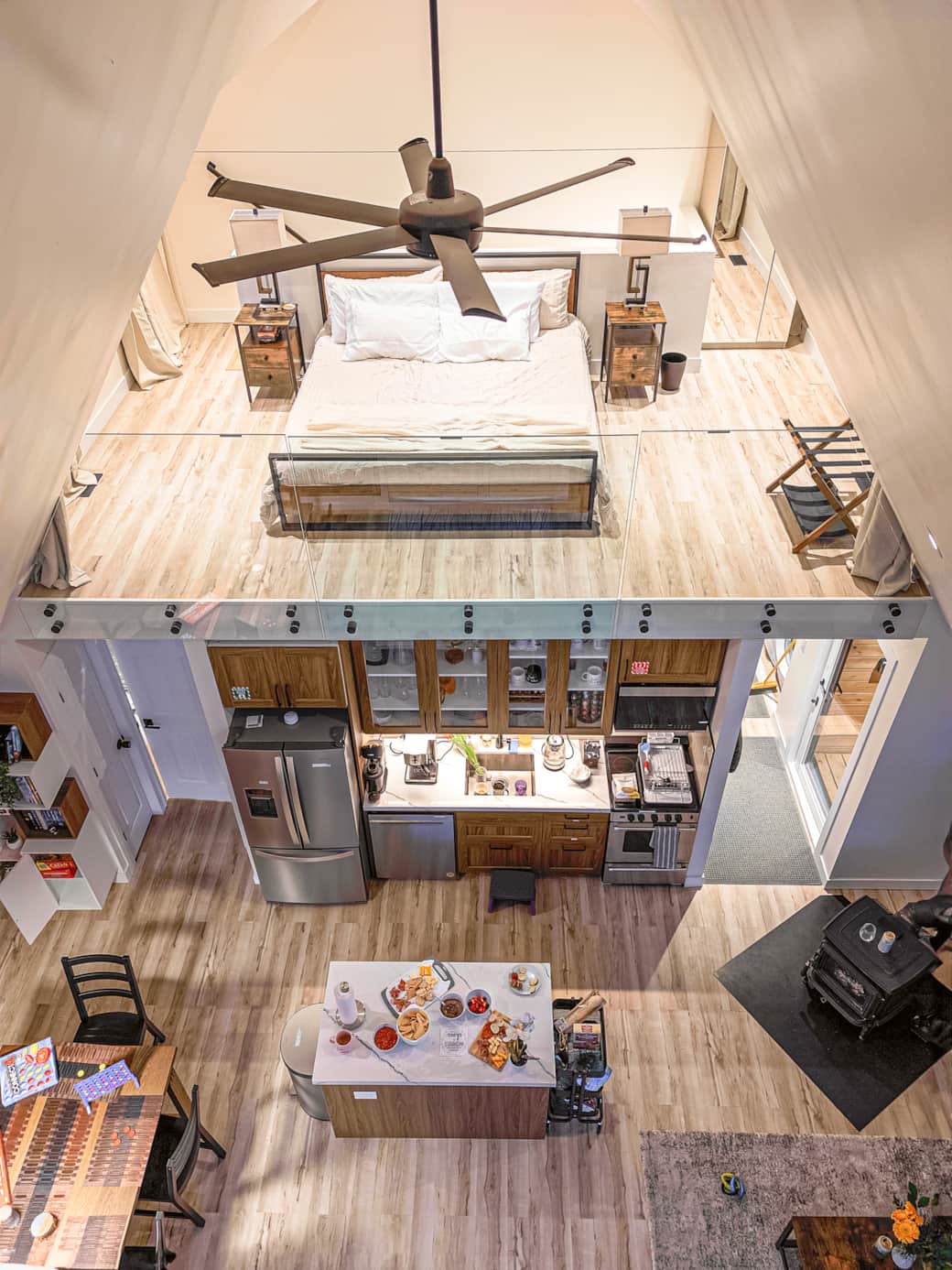 Inside of the cabin, Bedroom 1, kitchen