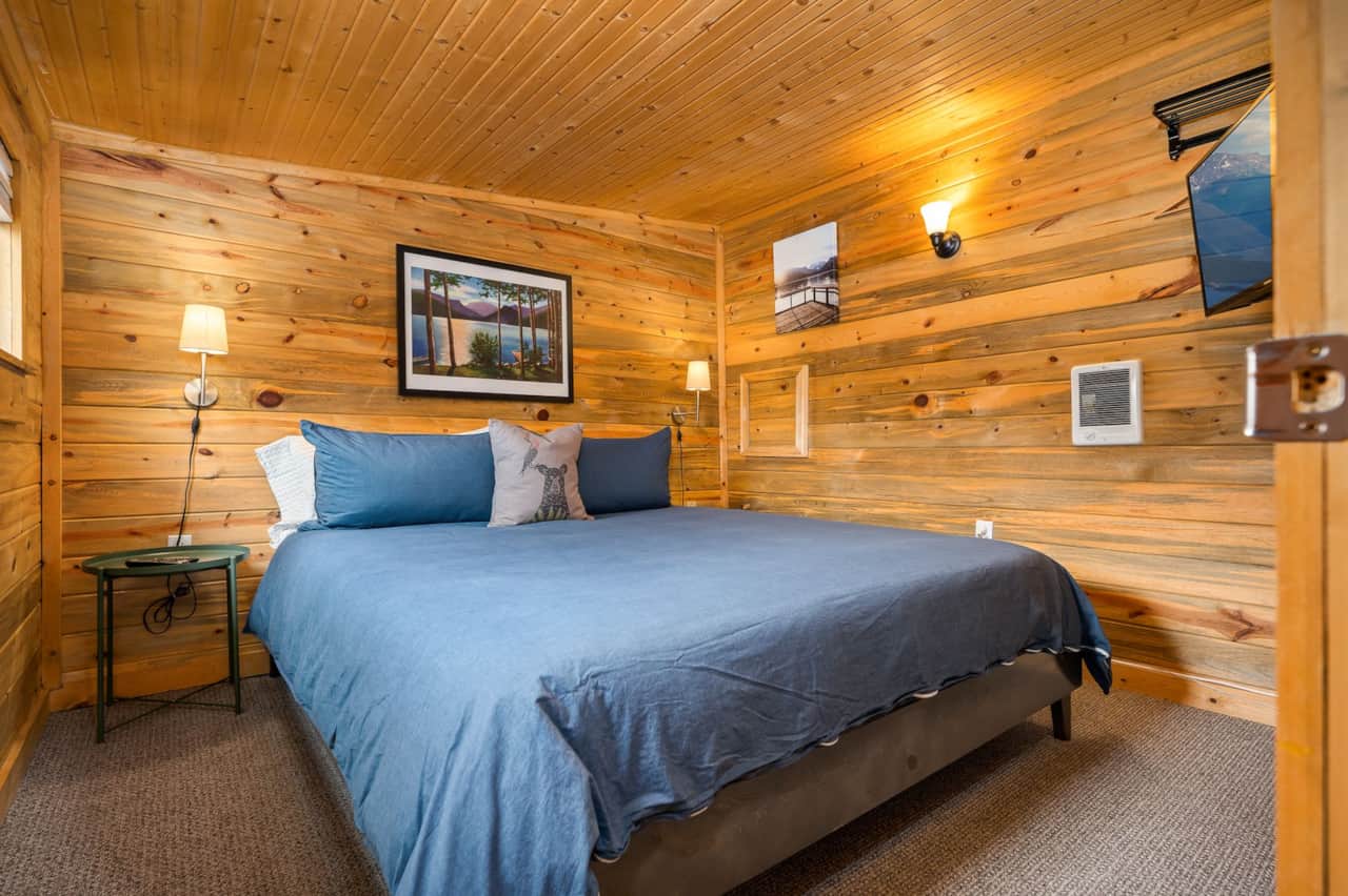 Smokey's Cabin #1 Bedroom  with California King Bed