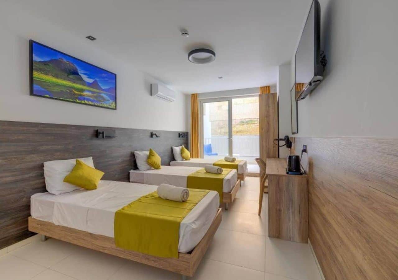 Bedroom / No Kitchen