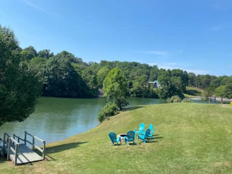 Lakefront 3BR home with hot tub, fire pit and private dock