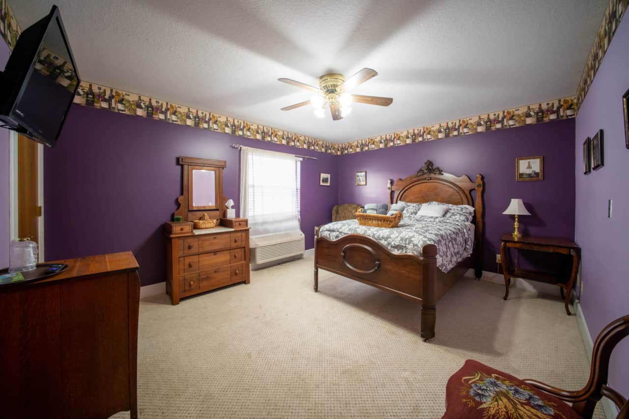 Suite 11 (Full Bed)