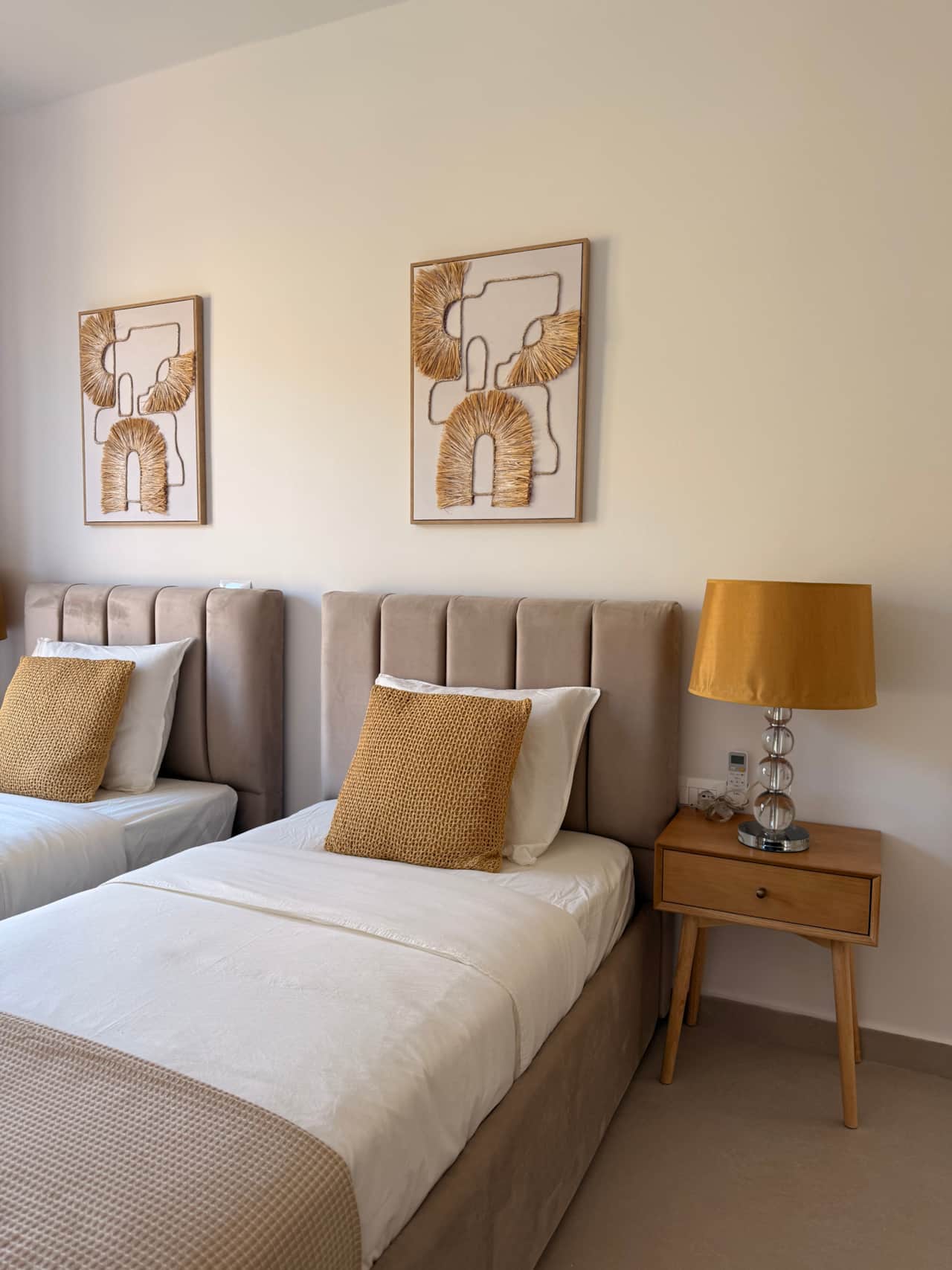 Bedroom, single beds 