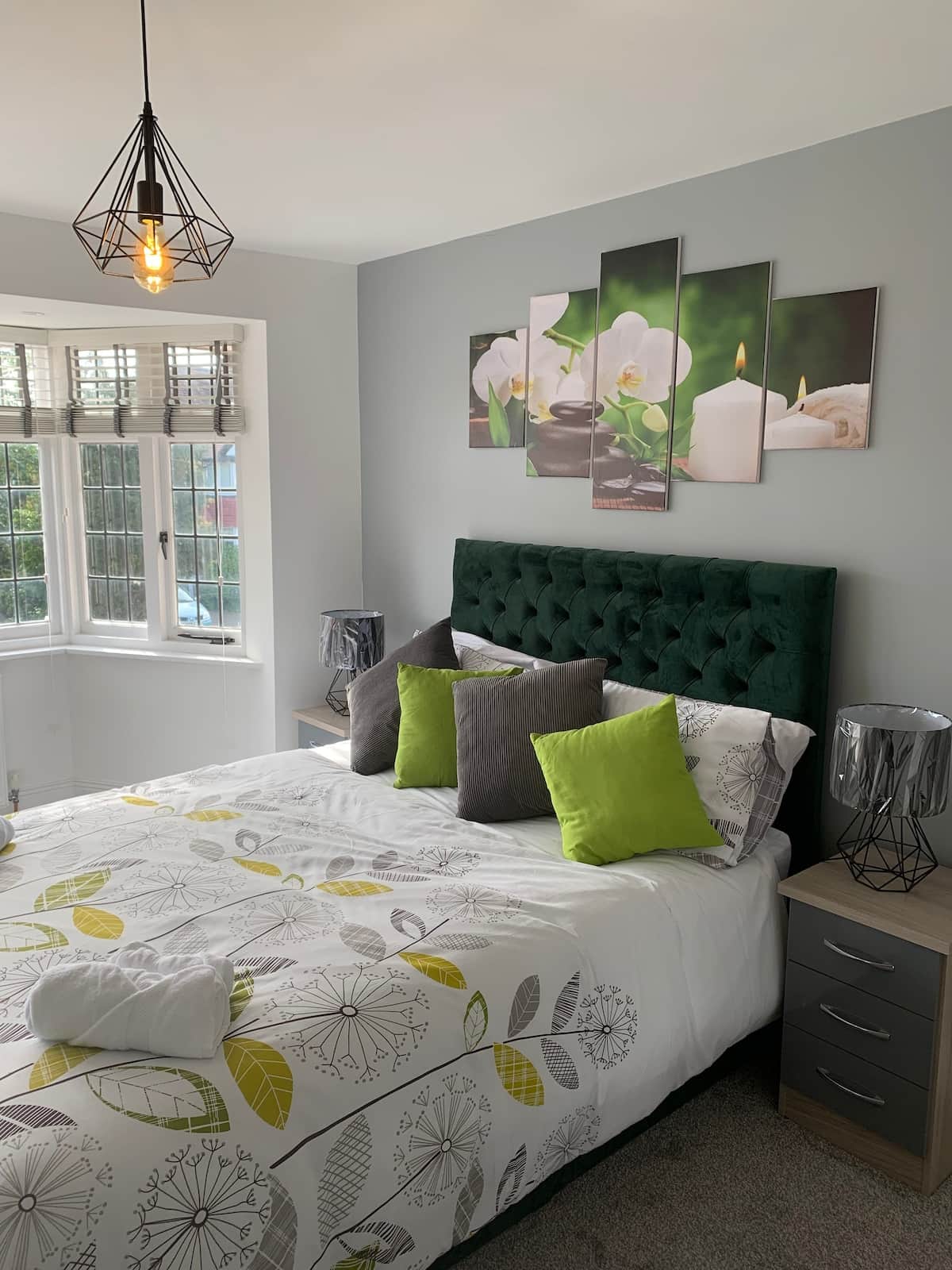 Large comfy double bedroom with king size bed, smart TV with Netflix 