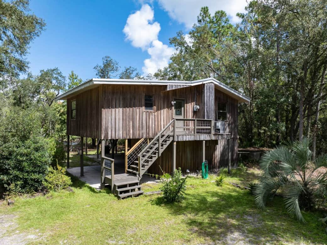 Peaceful Suwannee River retreat nestled in the Florida wilderness