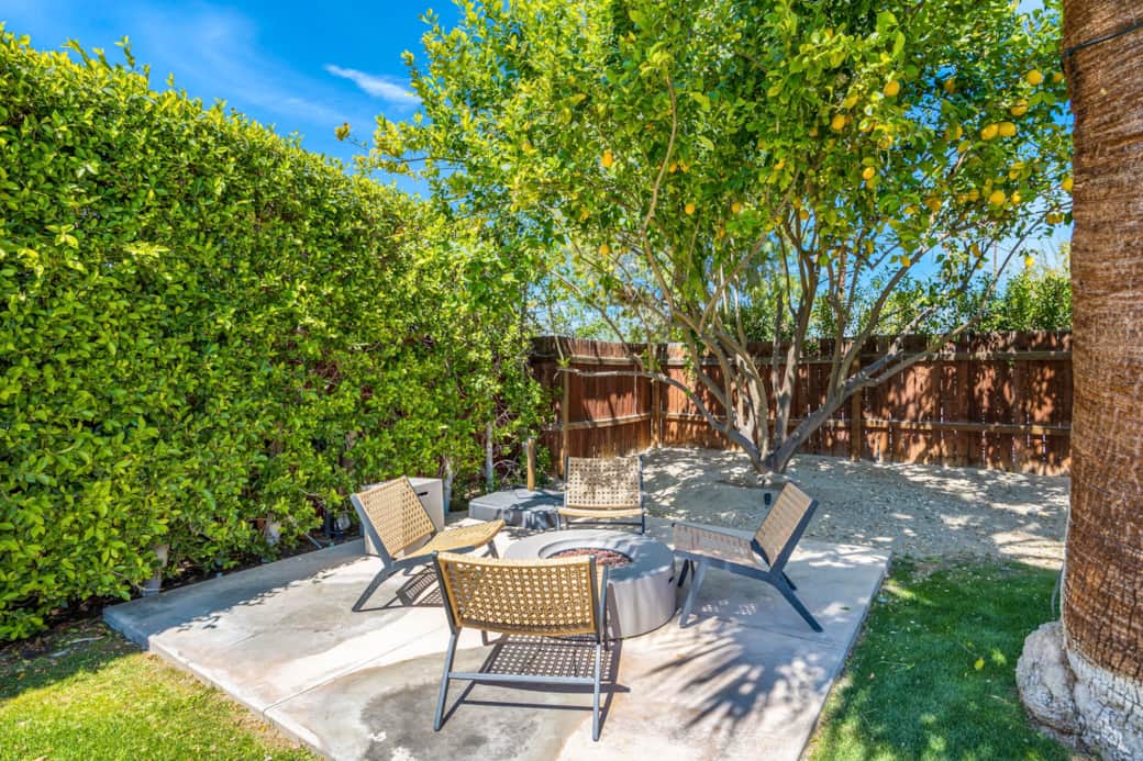 Backyard: Firepit
