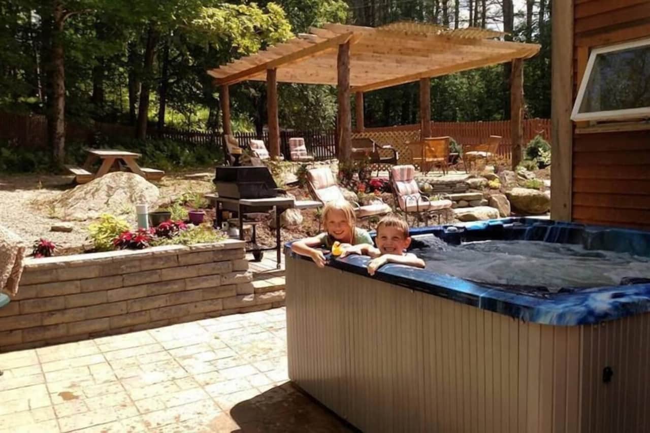 4 Season Backyard Hot Tub! 