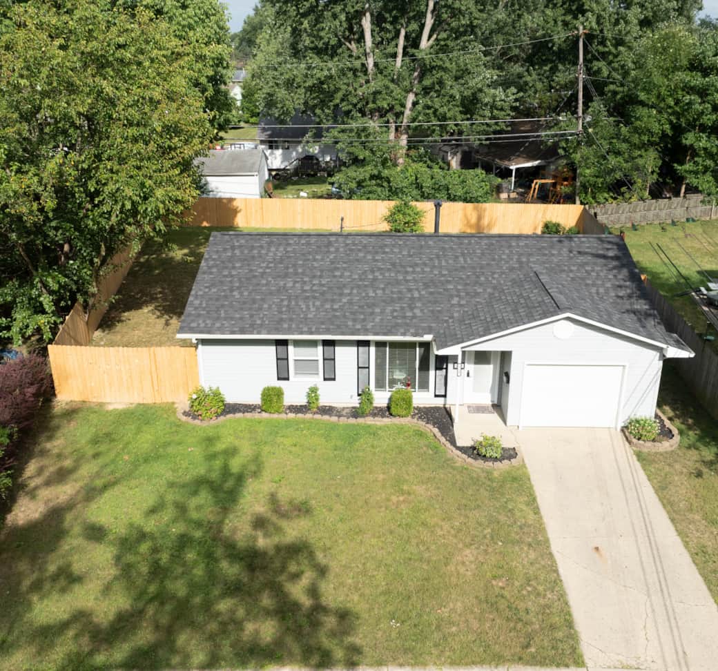 Fenchurch Way - In the heart of Gahanna - 3 bedroom ranch with fenced in back yard & hot tub
