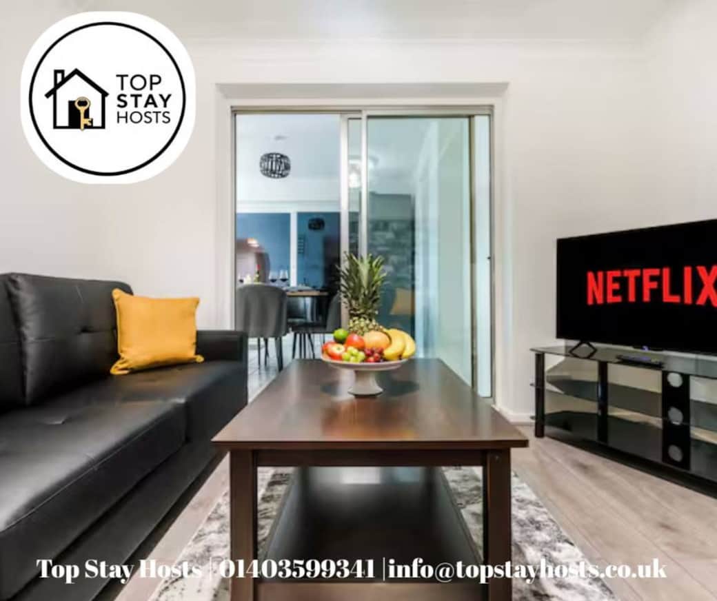 Spacious livingroom, great for families, contractors, business travellers. BOOK YOUR STAY NOW!