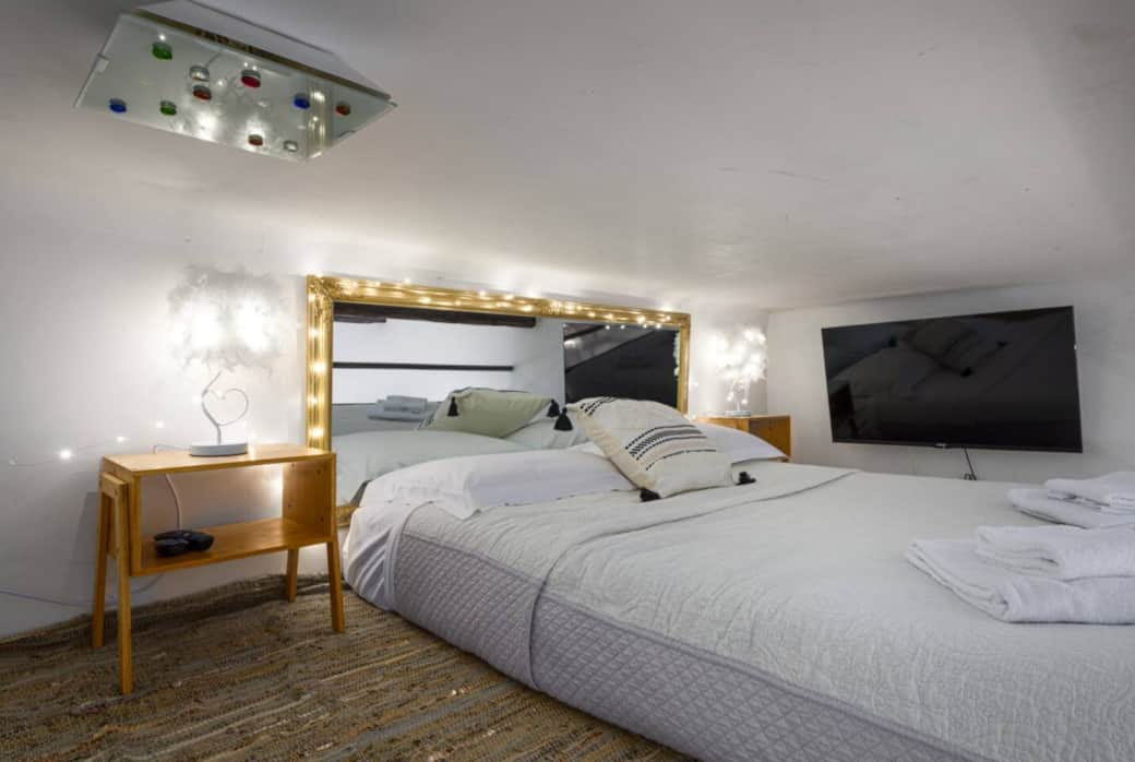 “Nido del Condor” – Intimo rifugio nel cuore di Firenze Scopri il fascino del "Nido del Condor", un accogliente appartamento nel centro storico di Firenze. Intimo e ricco di charme, è il luogo ideale per chi cerca un rifugio romantico. La camera sopp “Nido del Condor” – Intimo rifugio nel cuore di Firenze Scopri il fascino del "Nido del Condor", un accogliente appartamento nel centro storico di Firenze. Intimo e ricco di charme, è il luogo ideale per chi cerca un rifugio romantico. La camera sopp