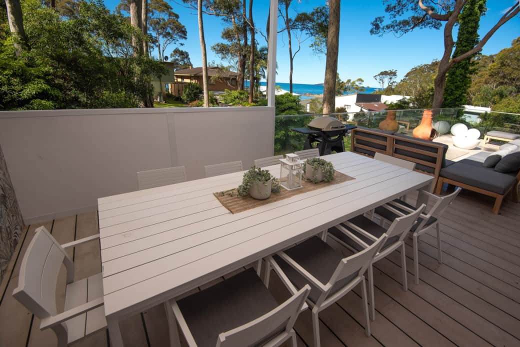 Outdoor Dining (Upper level)