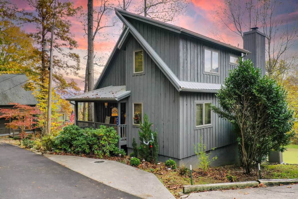 3 Bed 3 Bath Lodge in the Peaceful Side of the Smokies 3 Bed 3 Bath Lodge in the Peaceful Side of the Smokies