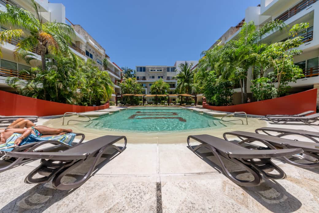 Community pool & Sun loungers 