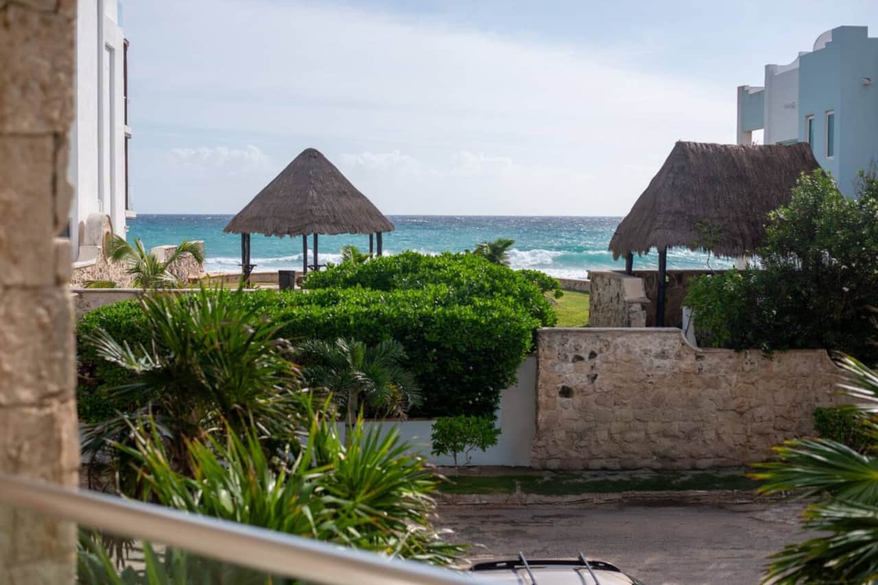This unit offers a secluded balcony with stunning views of the Caribbean Sea—an ideal spot to sip your morning coffee or evening drink while soaking in the refreshing ocean breeze.