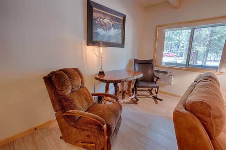 Seating Area Seating Area