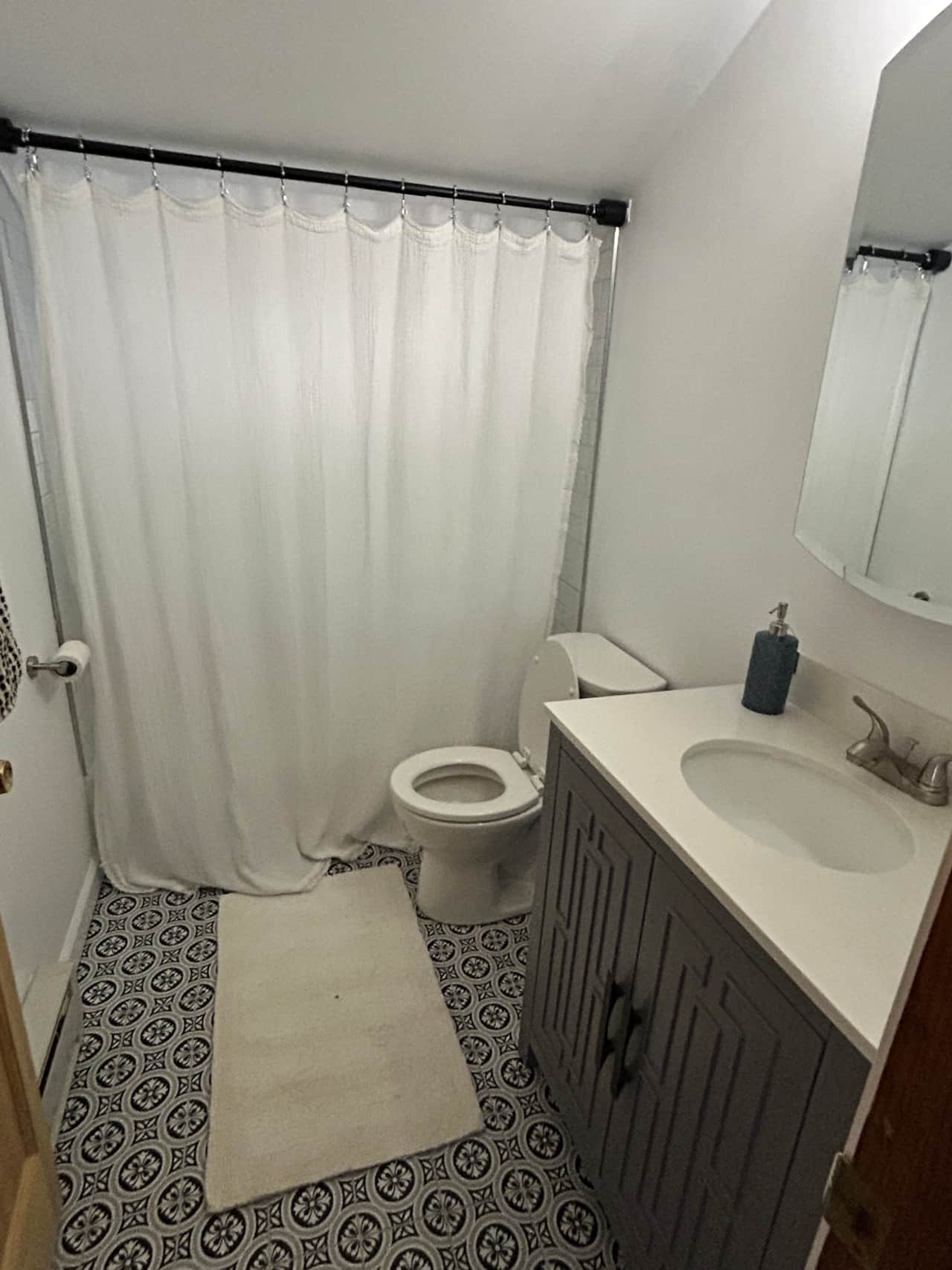TH-Upstairs Bathroom
