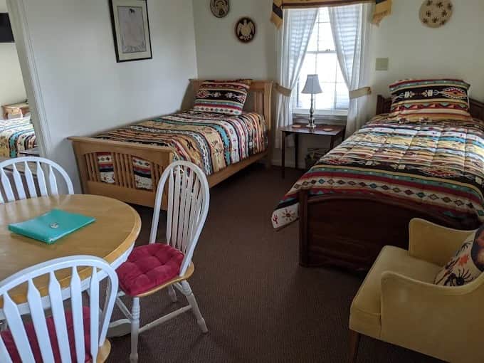 Living room with 2 single beds Living room with 2 single beds