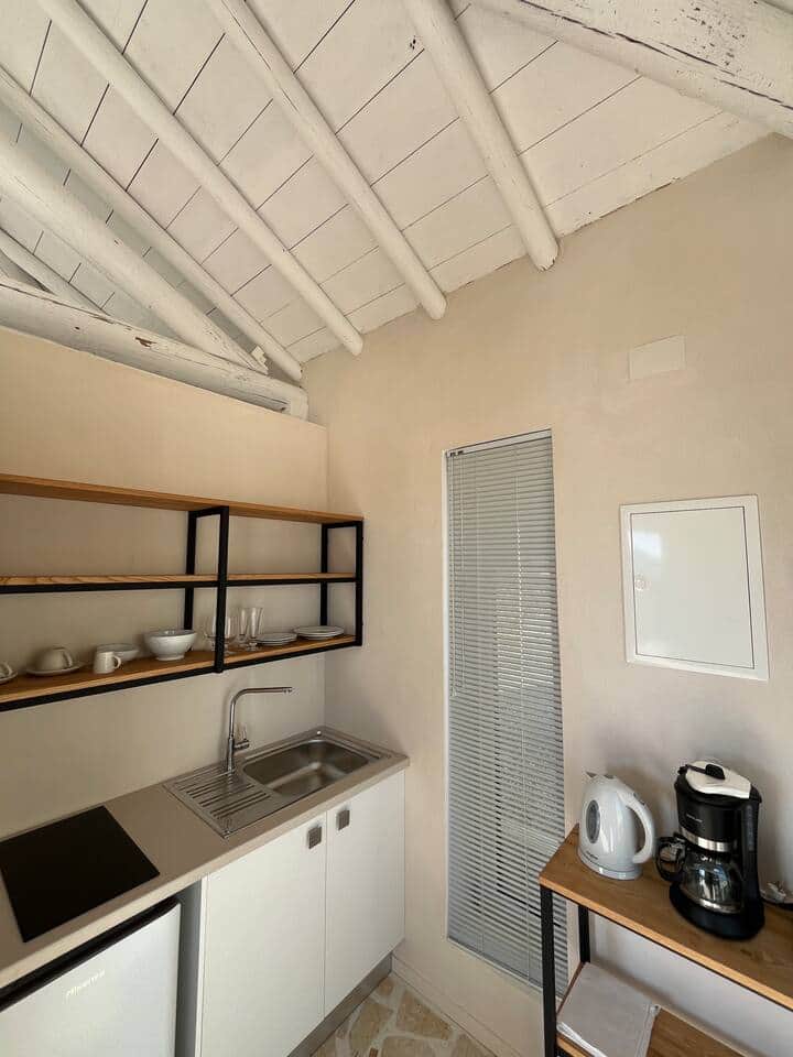 Integrated, discreet functional kitchenette  with elegant simplicity, ideal for a fully independent stay.
