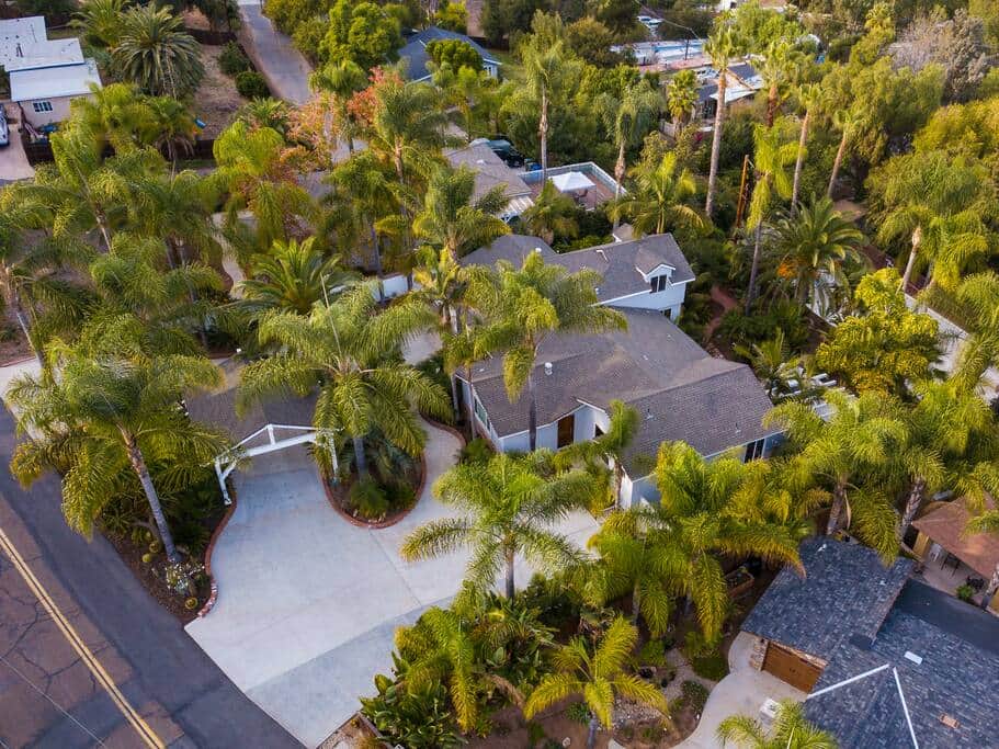 Plenty of parking for you and your guests in our beautiful 14-car driveway! Plenty of parking for you and your guests in our beautiful 14-car driveway!