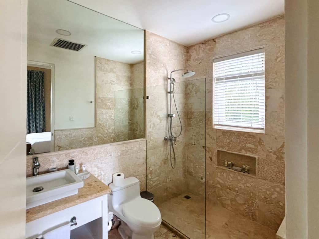 Bathroom (3) Bathroom (3)